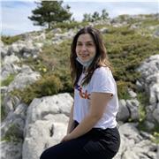 Mi chiamo Giusy, sono una ragazza molto giovane ma con tantissima volontà. 
Amo l’inglese da quando sono piccola, non ho mai avuto difficoltà in materia, anzi ero sempre una delle prime. 
Ho davvero tantissima pazienza, mi piace spiegare e far capire alla